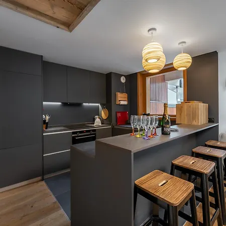 Moderne - Village - Aux Pieds Avec Parking Et Wifi - Fr-1-562-26